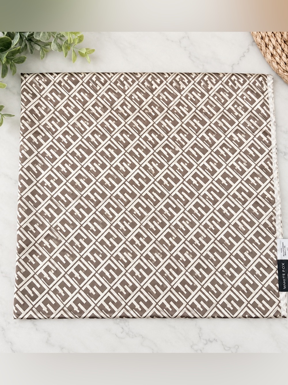White Fox scarf a